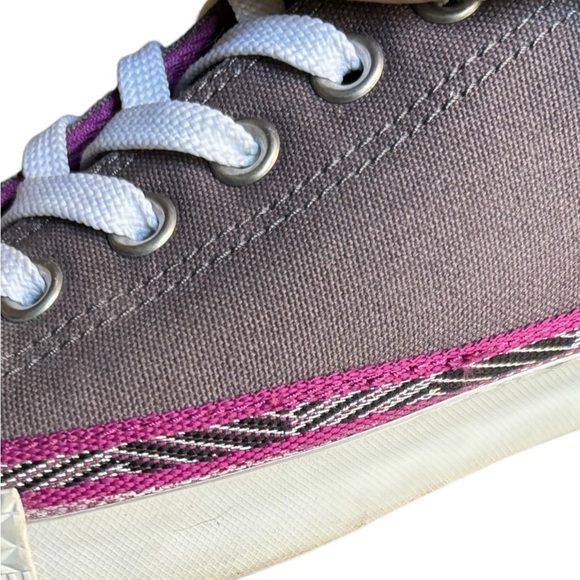 Converse Gray and Fuchsia Low Top Sneakers Size 8 Ladies Gray & Purple Sneakers - Picture 14 of 14